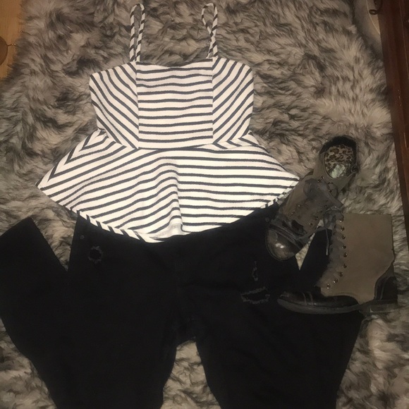 Sleeveless Peplum Top - Picture 5 of 7